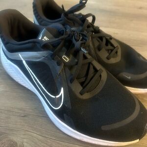 Nike Quest 5 men's road running shoes
